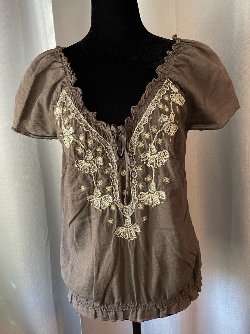 Hollister size small Brown Cotton Embroidered Short Sleeve Peasant Top